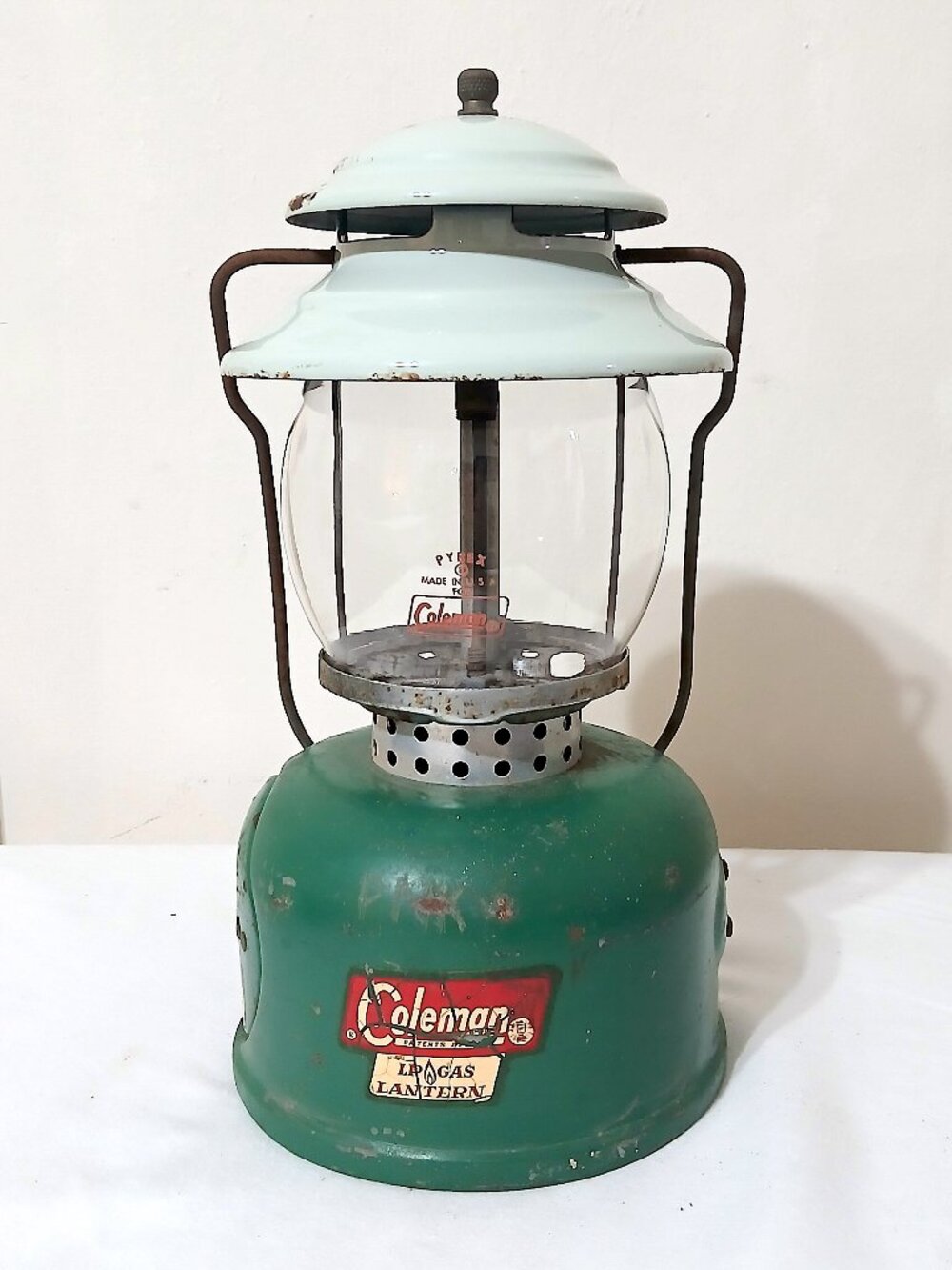 Vintage Coleman LP Gas Lantern Green w/ Pyrex Globe Dual Fuel Propane Camping Li
